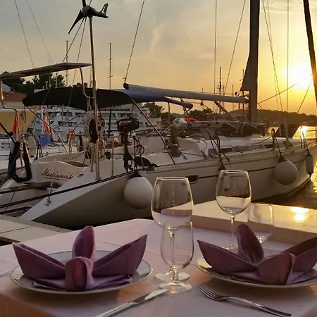 3 Or 5 Days Sailing Cruise In Croatia *